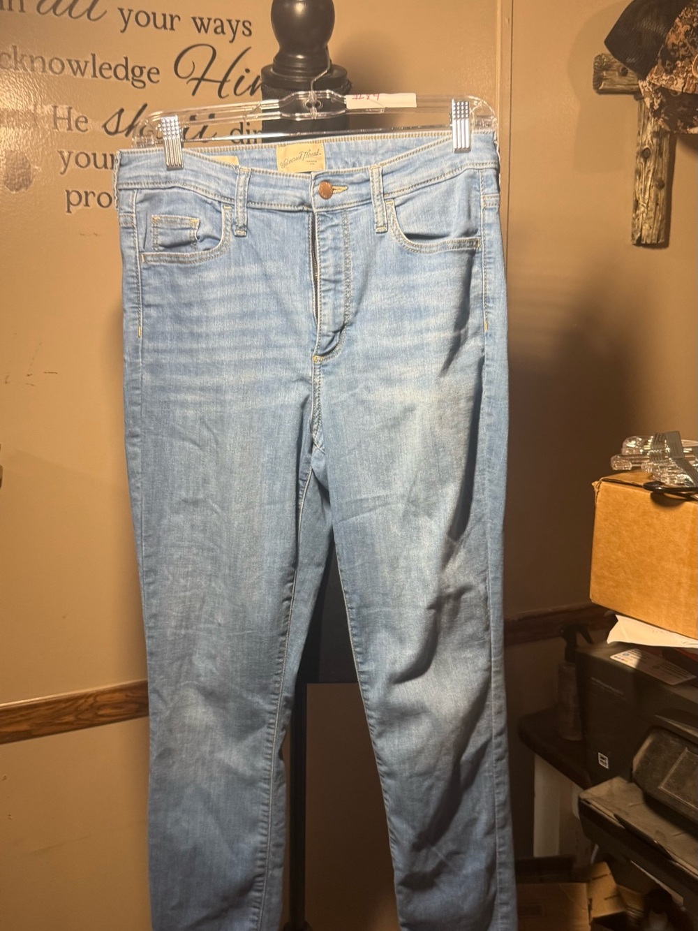 Universal Thread Light Blue High-Rise Women's Jeans